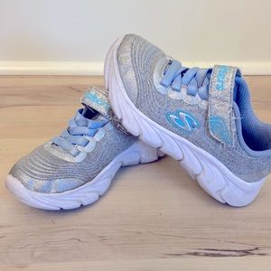 Toddler girls Sketchers tennis shoes size 11